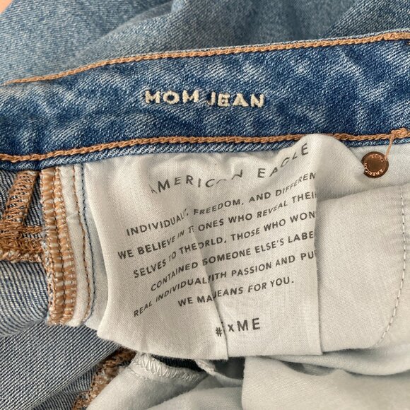 Size 2 X-Short American Eagle Blue Mom Jeans Denim Casual Petite - Picture 2 of 6